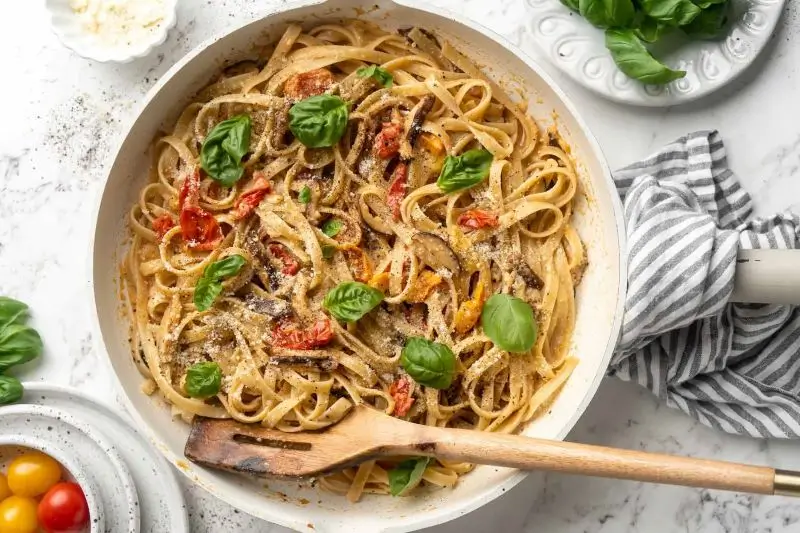 Creamy Garlic Pasta | 10 Fabulous Fall Recipes by Black Foodies | BonVie Magazine